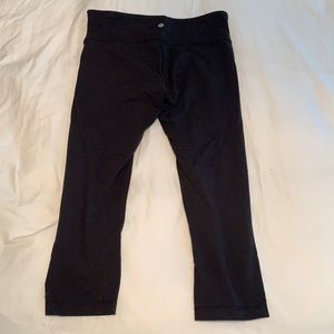 23” lululemon black yoga pants